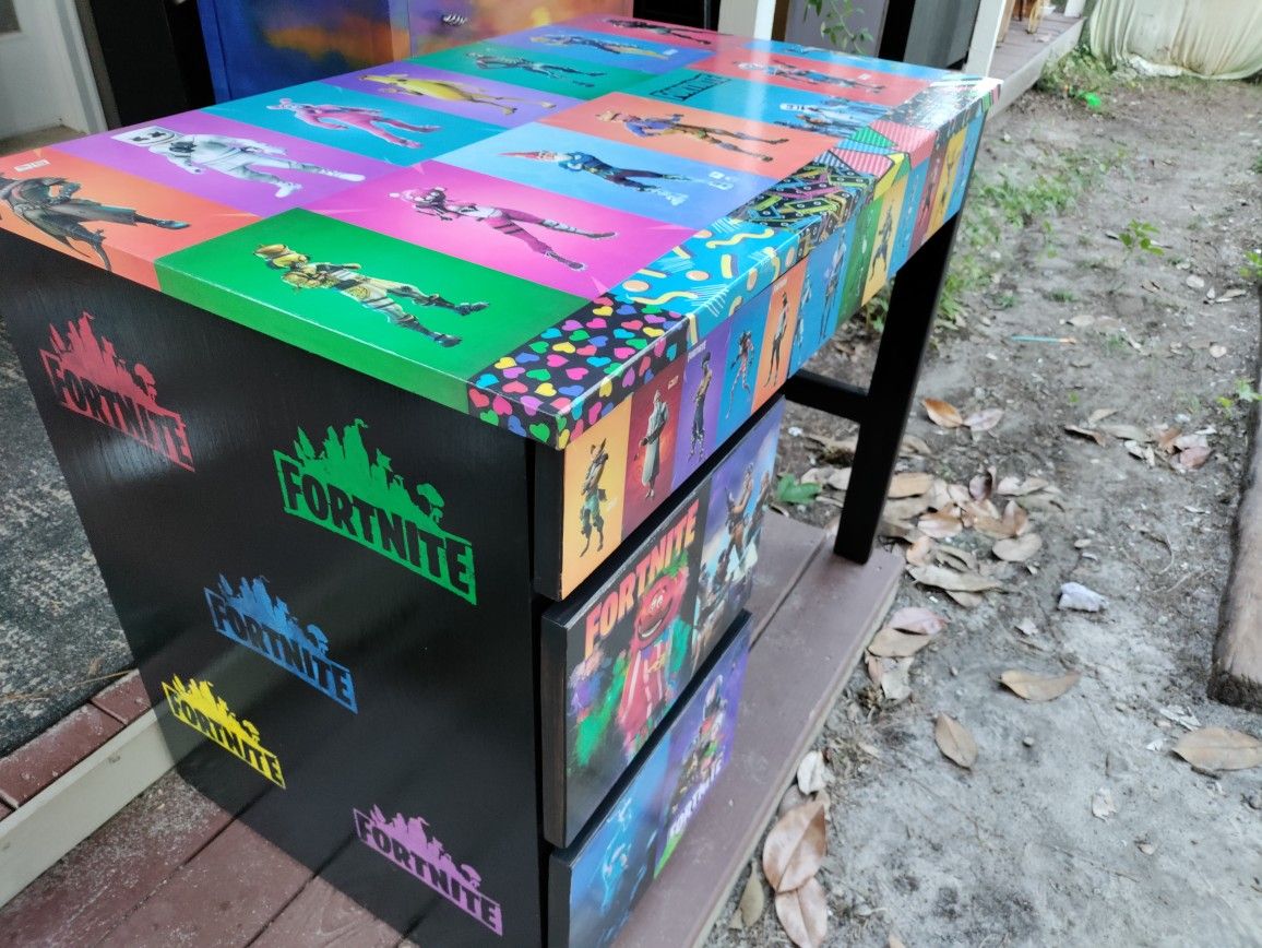Fortnite Solid Wood Desk