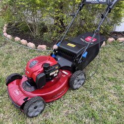 VORTEX TECHNOLOGY TORO SMART STOW LAWN MOWER SELF PROPEL, GRASS BAG, FRESH OIL CHANGE, NEW GAS, SHARPENED BLADE, NEW AIR FILTER WORKS AS SUPPOSED TO G
