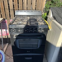 Avanti 24” Gas Stove / Oven – Apartment Size Range – Works