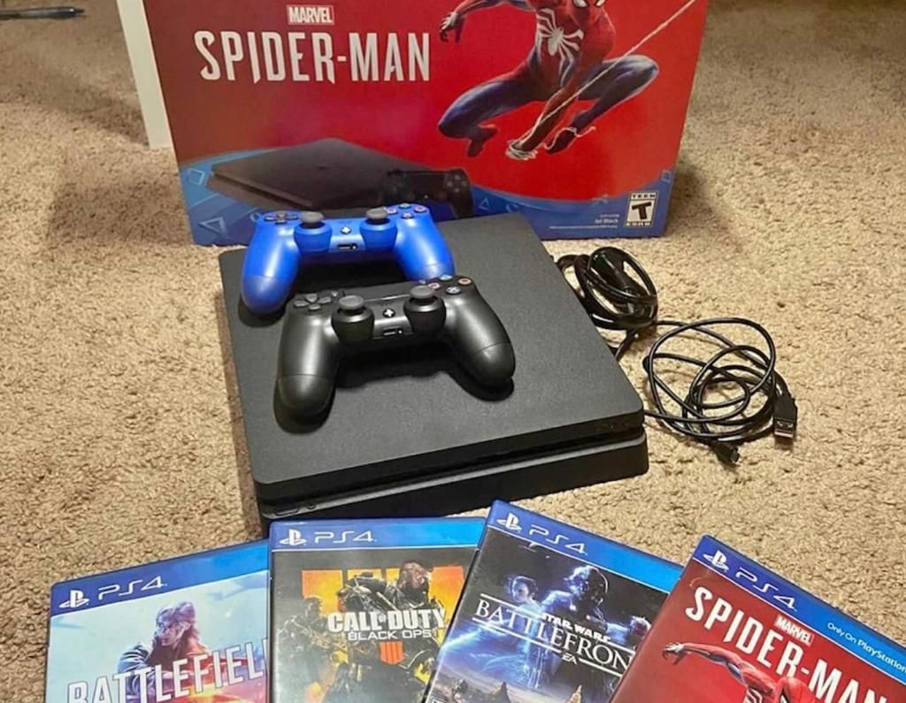 PS4,slim ,1tb w 2 controllers and four games