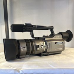 Vintage Sony Handycam DCR-VX2000 3CCD MiniDV Camcorder 