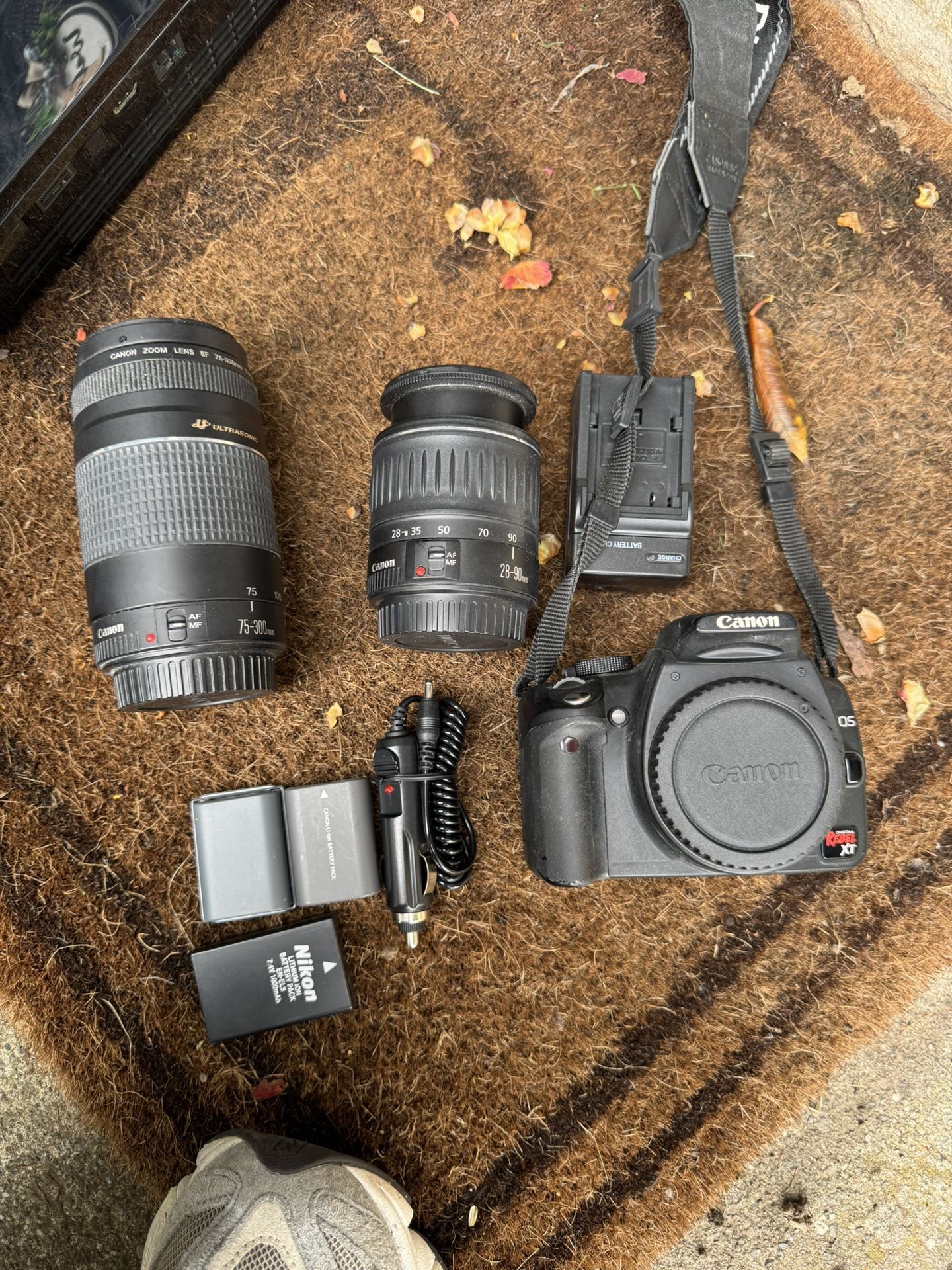 Cannon Rebel XT With 3 Batteries Charger Case And Extra Lens Works Great