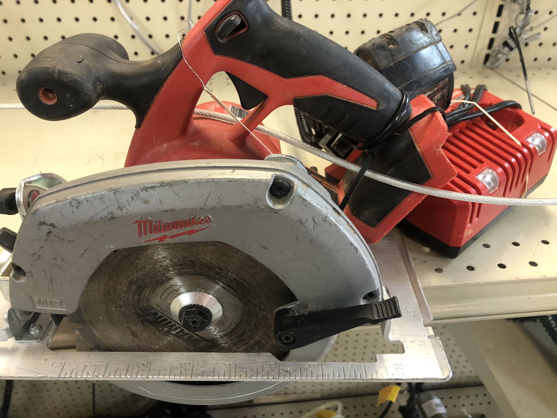Milwaukee Cordless Circular Saw M18