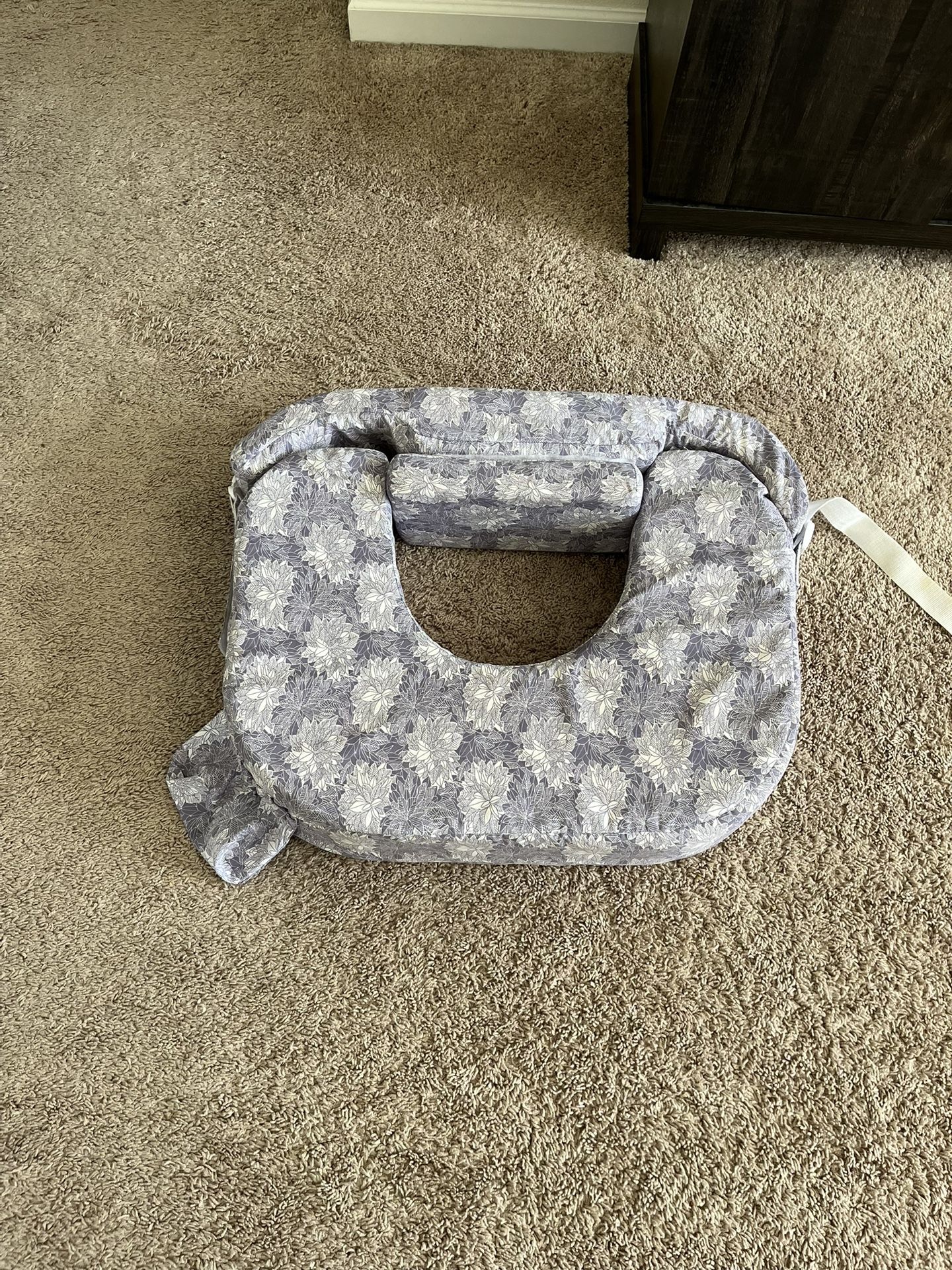 Breastfriend nursing pillow