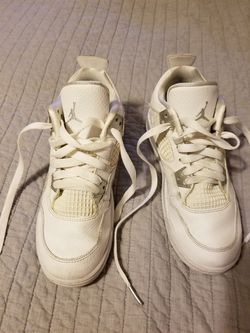 Kids Jordan basketball shoes 2.5