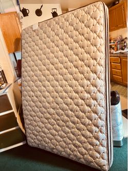 😴😴😴🛏️🛏️♥️🛏️-$$$325 to $$380 camas queen y matrimonial--multiple queen/Full size mattresses/box springs and twin size available too  (price is on