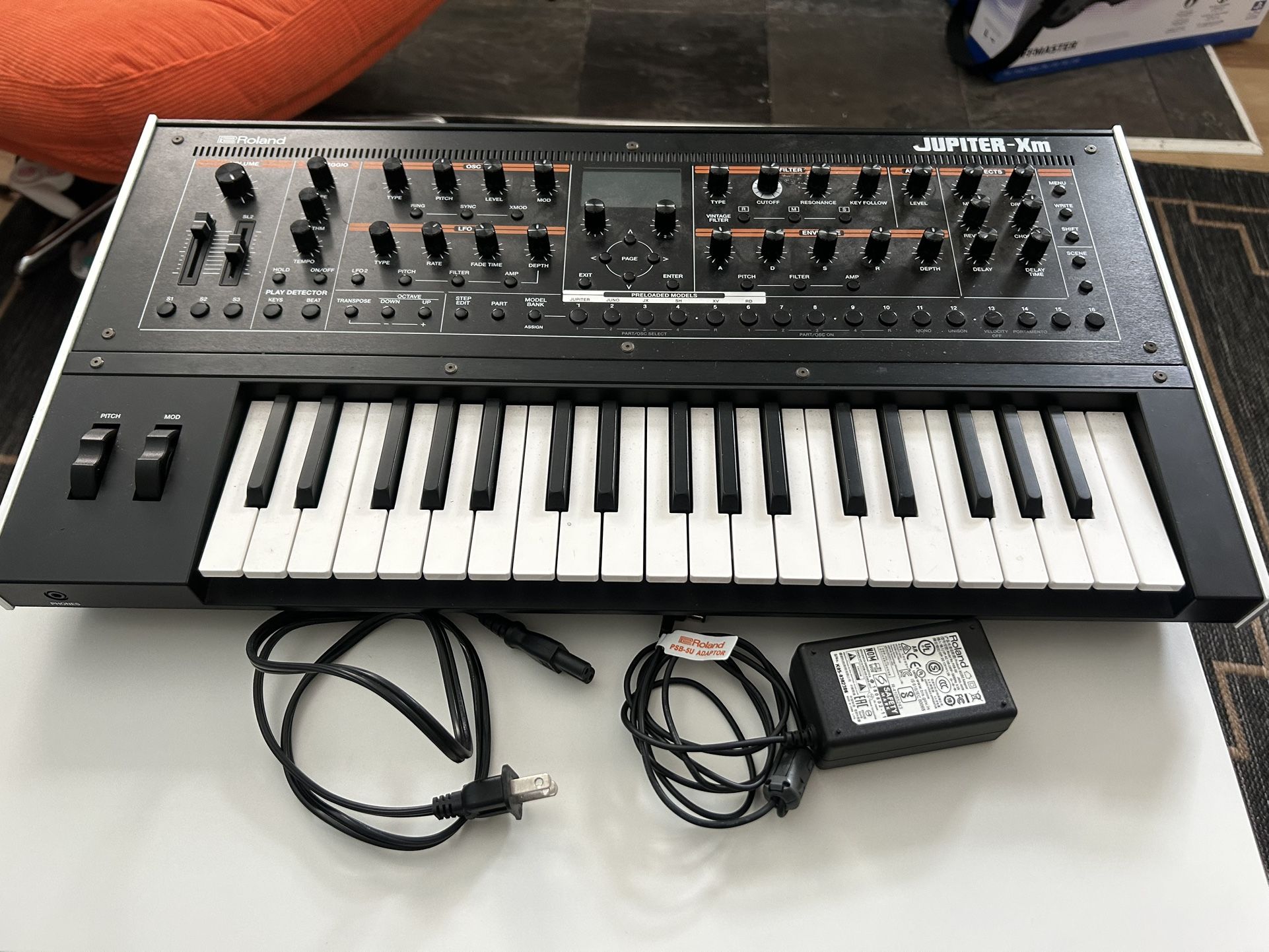 Roland Jupiter Xm Synthesizer
