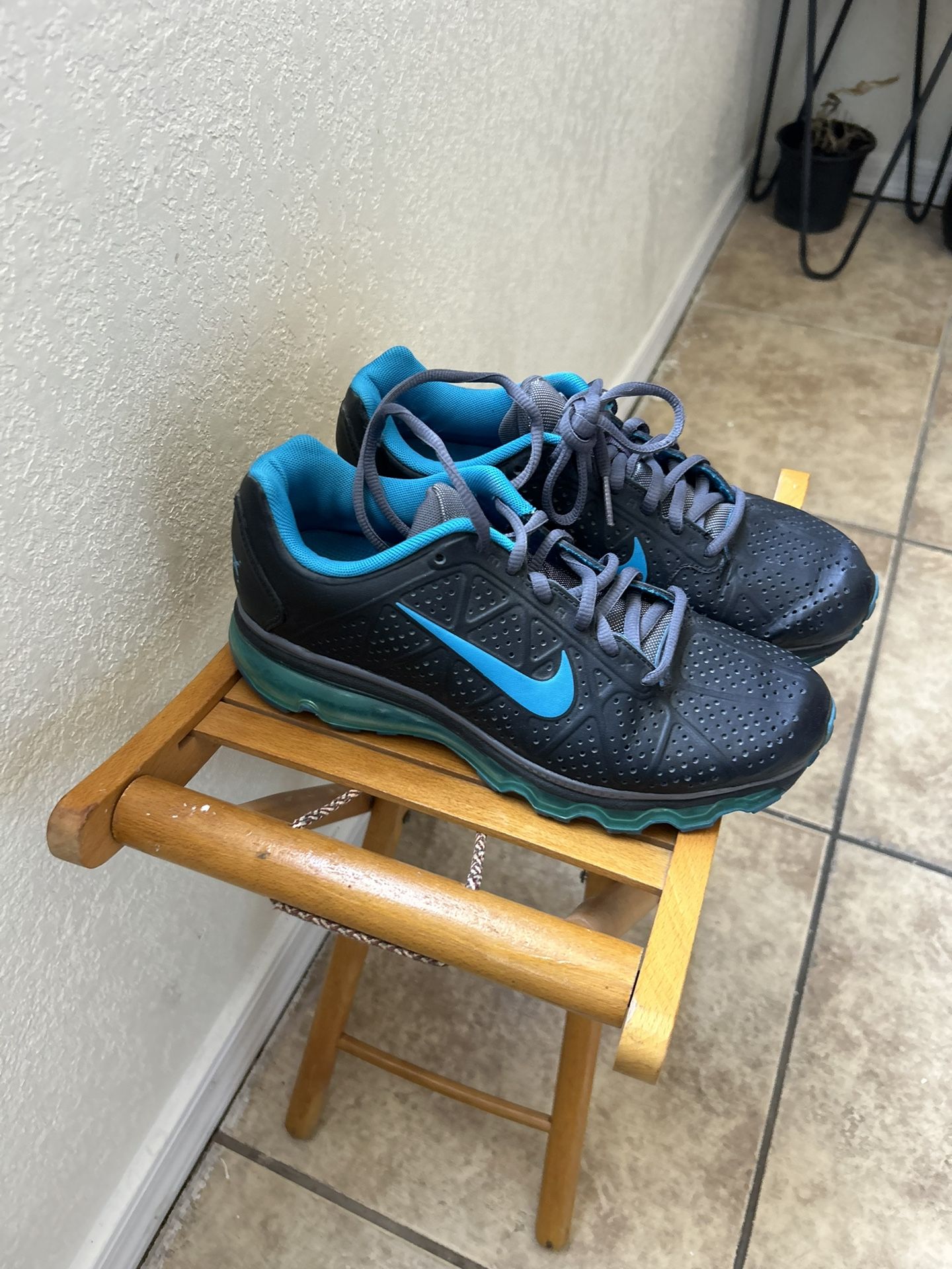 Nike Shoes 7 / 5