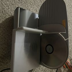 For Sale: Electric Meat Slicer – $30