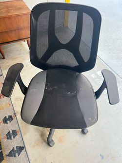 Black roller chair