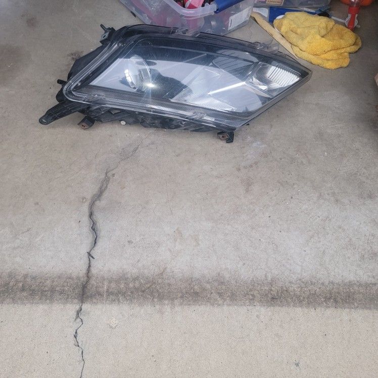 2010-12 Ford Fusion Headlight