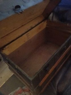 Steamer trunk