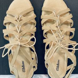 NEW Sandals Cobbie Cuddlers Glenda Ghillie Lace-Up 9.5W Tan Velcro Back Closure