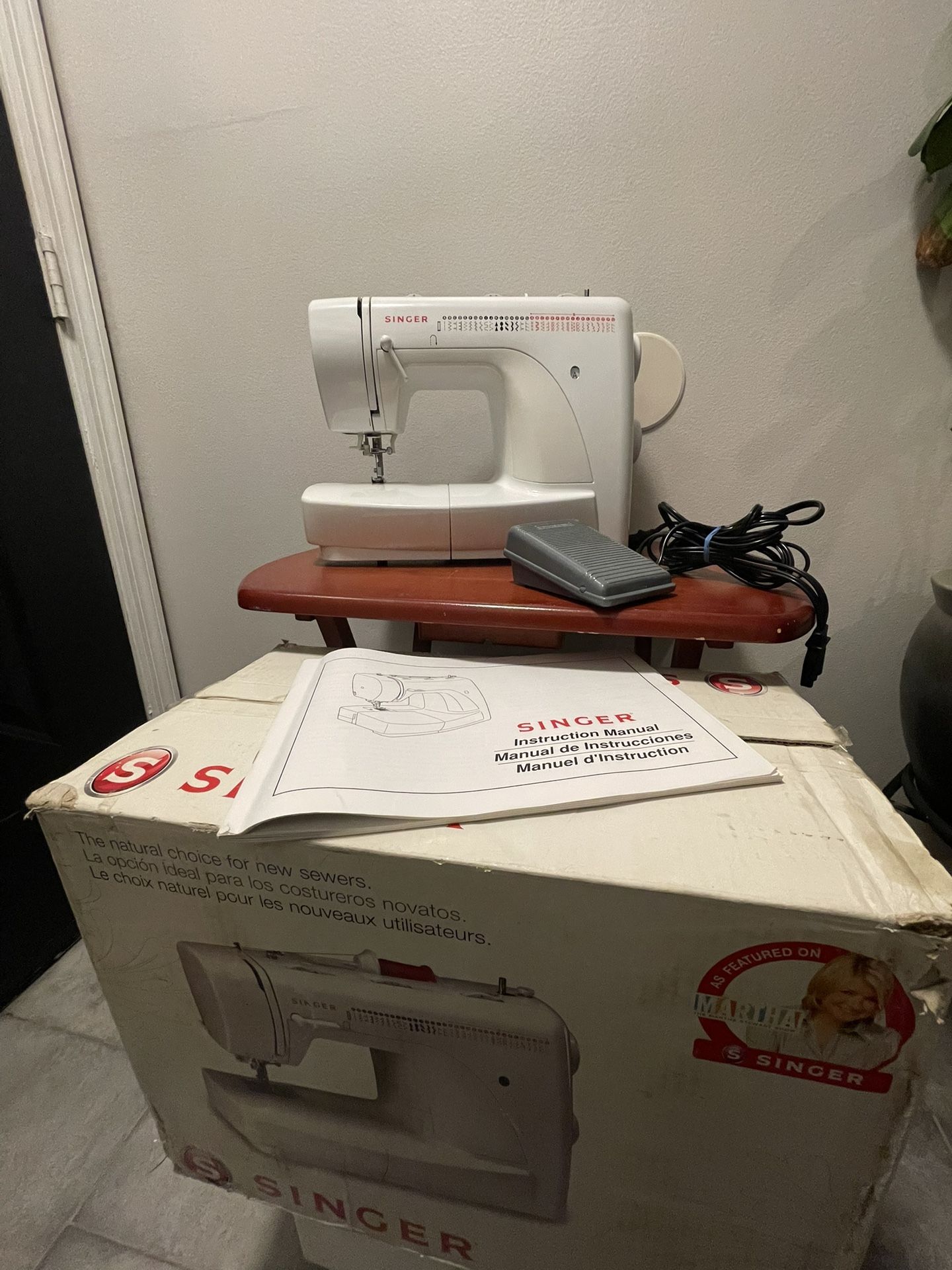 Singer Sewing Machine Model 2932