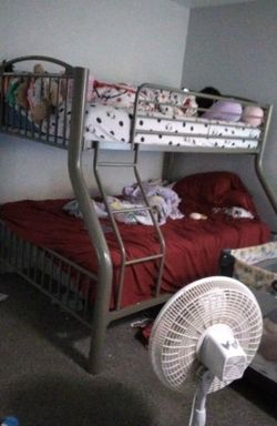 Lacks bunk bed set