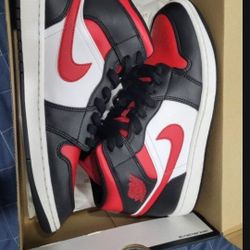 Air Jordan Mid Size 10.5