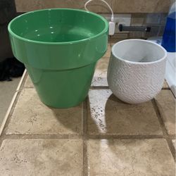 2 Ceramic Planter Pots