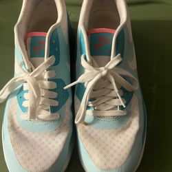 Women’s Nike’s Size 9.5 