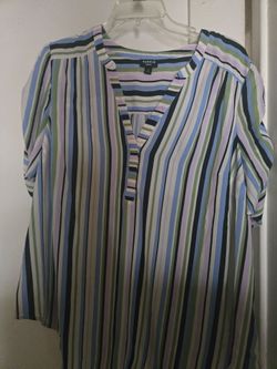 🖤Torrid dressy top size2x used1x $8🖤