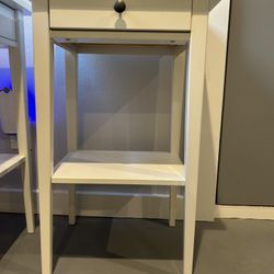 White Bedside Tables (2) w/drawers