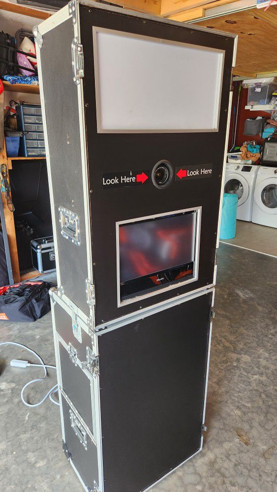Touch Screen Event Photobooth For Weddings Parties