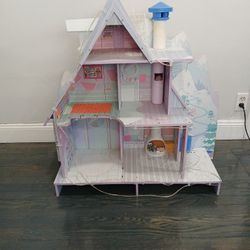 LOL Surprise Winter Disco Chalet