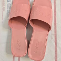 GUCCI Wild Rose Pink Rubber GG Logo Slides Heel Mules Sandals size 38. Step out in style with these chic Gucci slide sandals. Featuring a sleek pink d