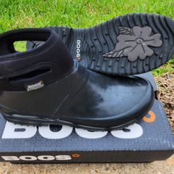 Womens Size 10 BOGS Rain boots In Box