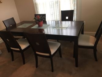 Dining room table with 6 chair from rooms to go