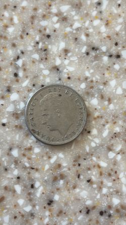 1975 Spanish 5 Pesetas coin featuring the portrait of King Juan Carlos I.