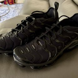Nike Vapormax (Triple Black) Size 11