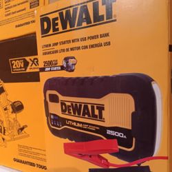 DEWALT
2500 Peak Amp Lithium Jump Starter with USB Power Bank