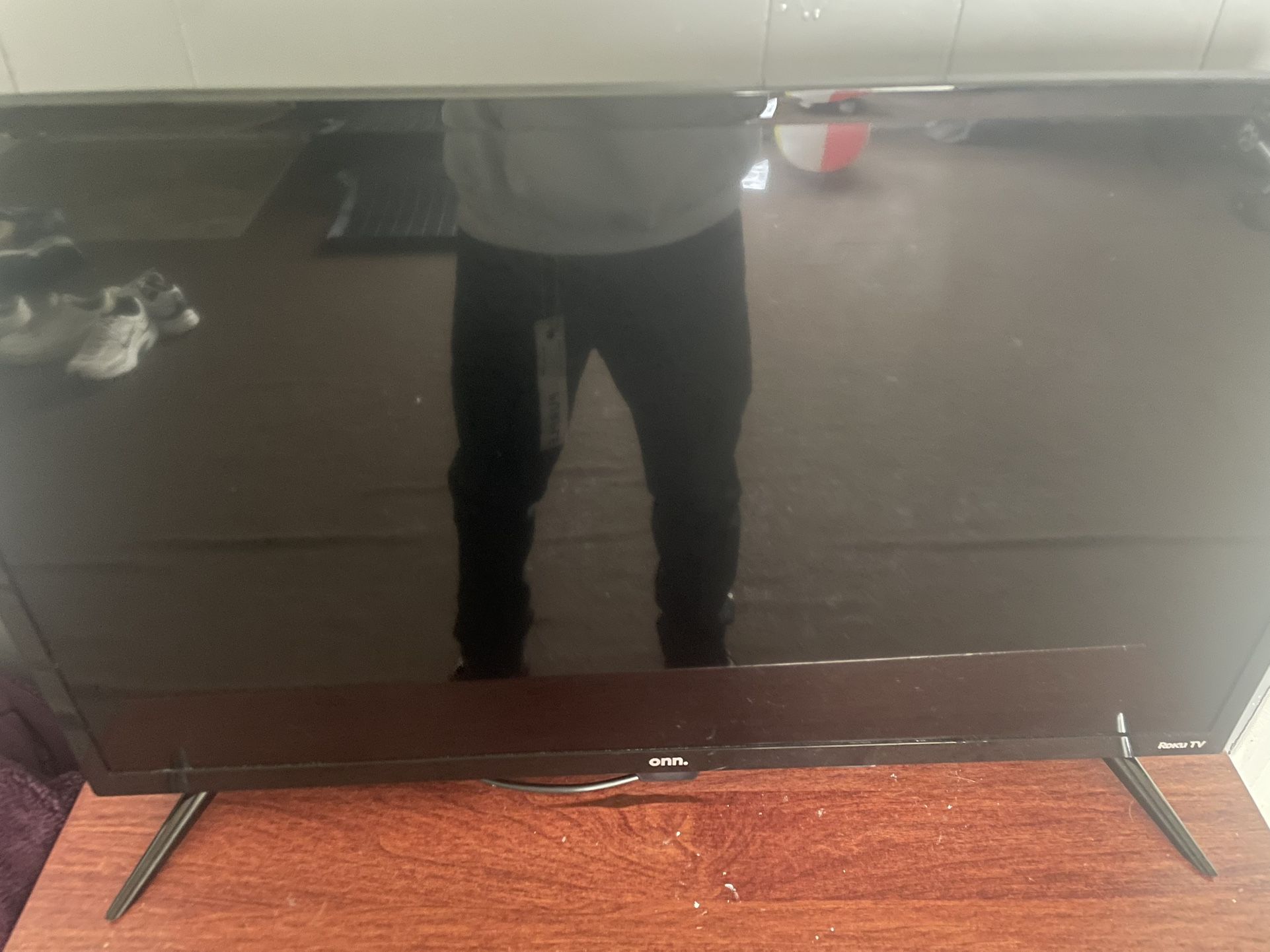 Roku Onn 34 Inch TV