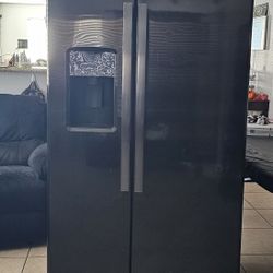 GE Side-by-side Refrigerator 25 Cu. Ft.