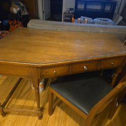 Free Glasstop Desk With Chair