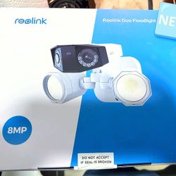 REOLINK 4K 8MP 180 Degree Floodlight Security Camera with Night Vision & Duo Lens, New, In Box. 