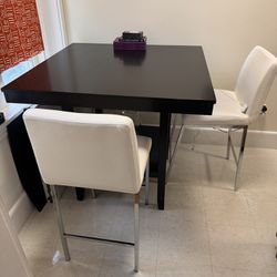 Dining table & chairs -  in great shape - Harvard moving sale!  