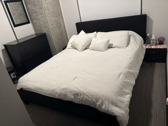 Black queen bed, 2 bedside tables, black dresser