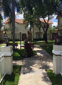 AMAZING TOWNHOME IN PEMBROKE PINES!
