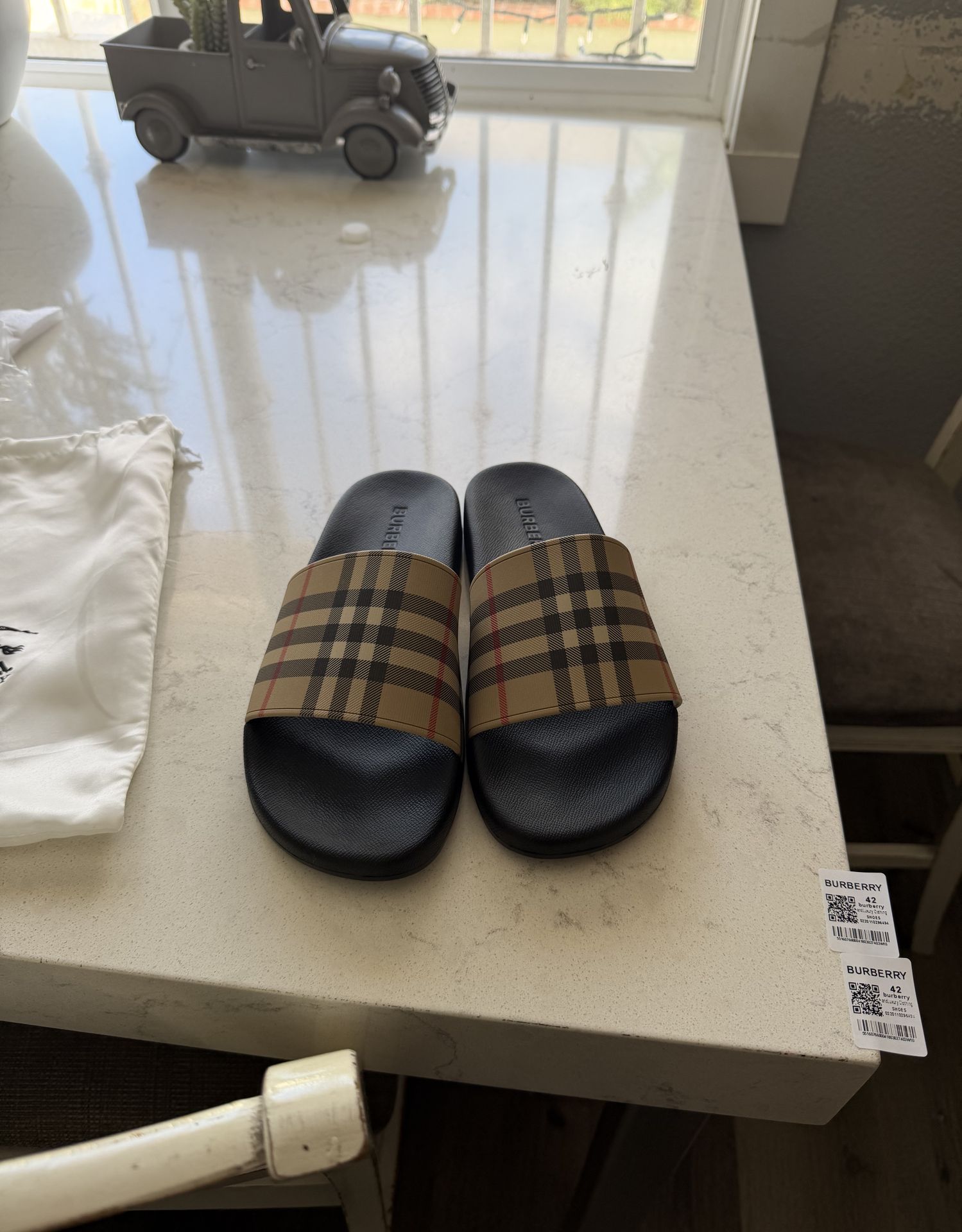 burberry slide size 8 n half