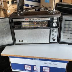 Vintage General Electric World Monitor
