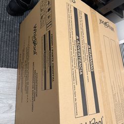 Brand new Whirlpool countertop microwave (white)