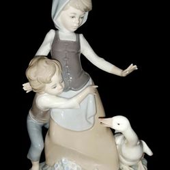 LLADRO 5033 "Avoiding the Goose" Vintage Boy Girl Goose Porcelain Figurine