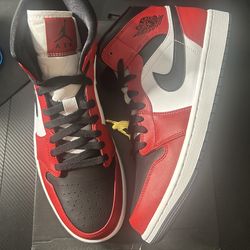 Jordan 1 Mid Chicago Toe Size 11 New