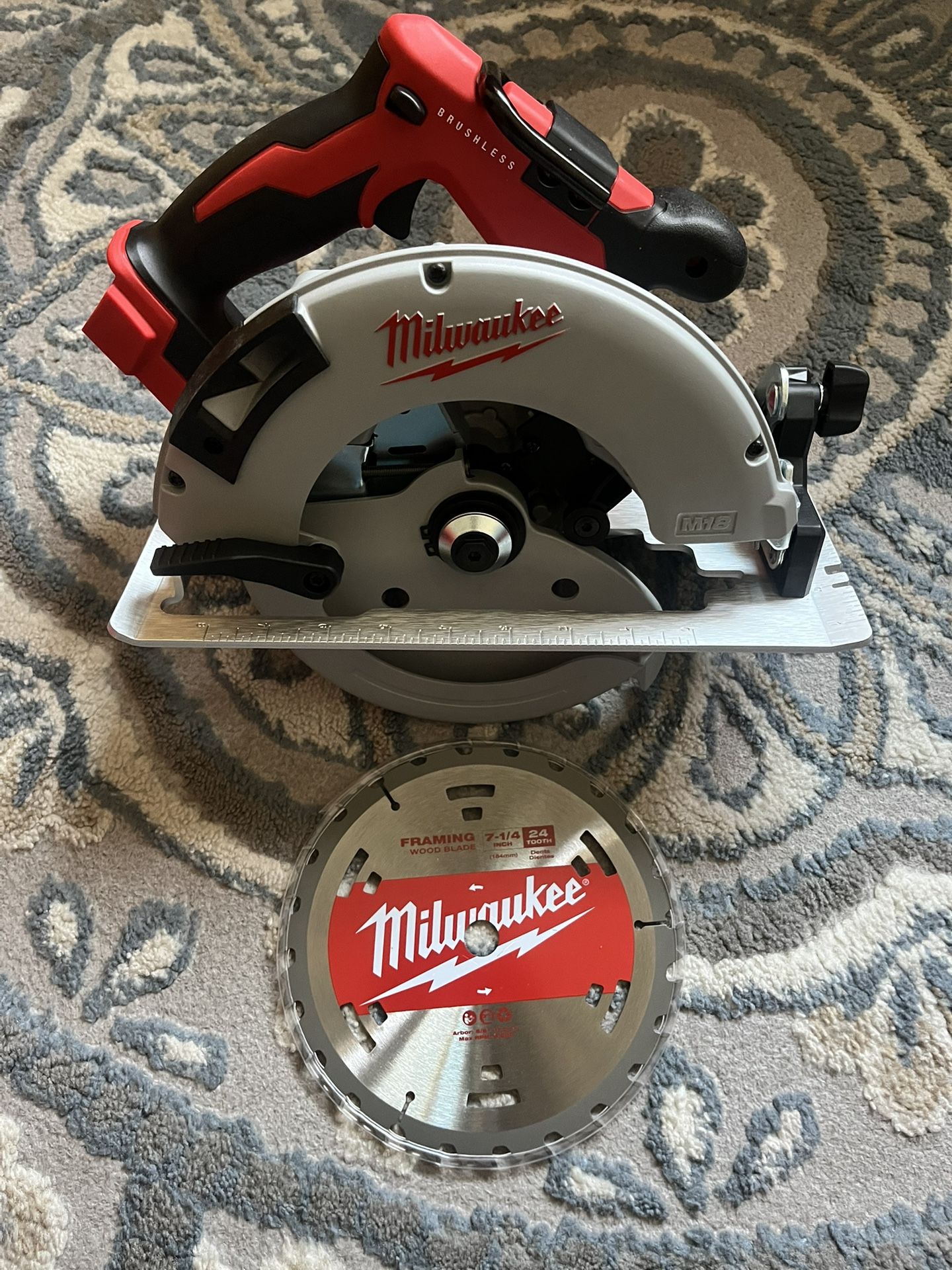 M18 18V Lithium-Ion Brushless Cordless 7-1/4 in. Circular Saw (Tool-Only)