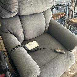 Golden Technologies Lift Chair Recliner With Remote ( Perfect For The Elderly )