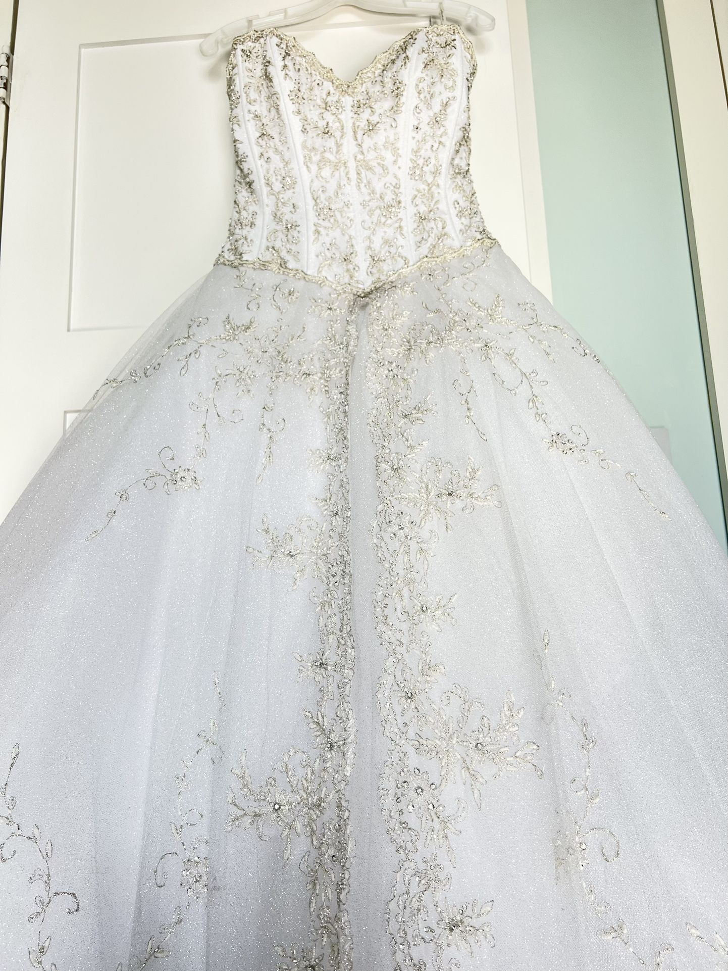 New Wedding Dress! Never Worn!