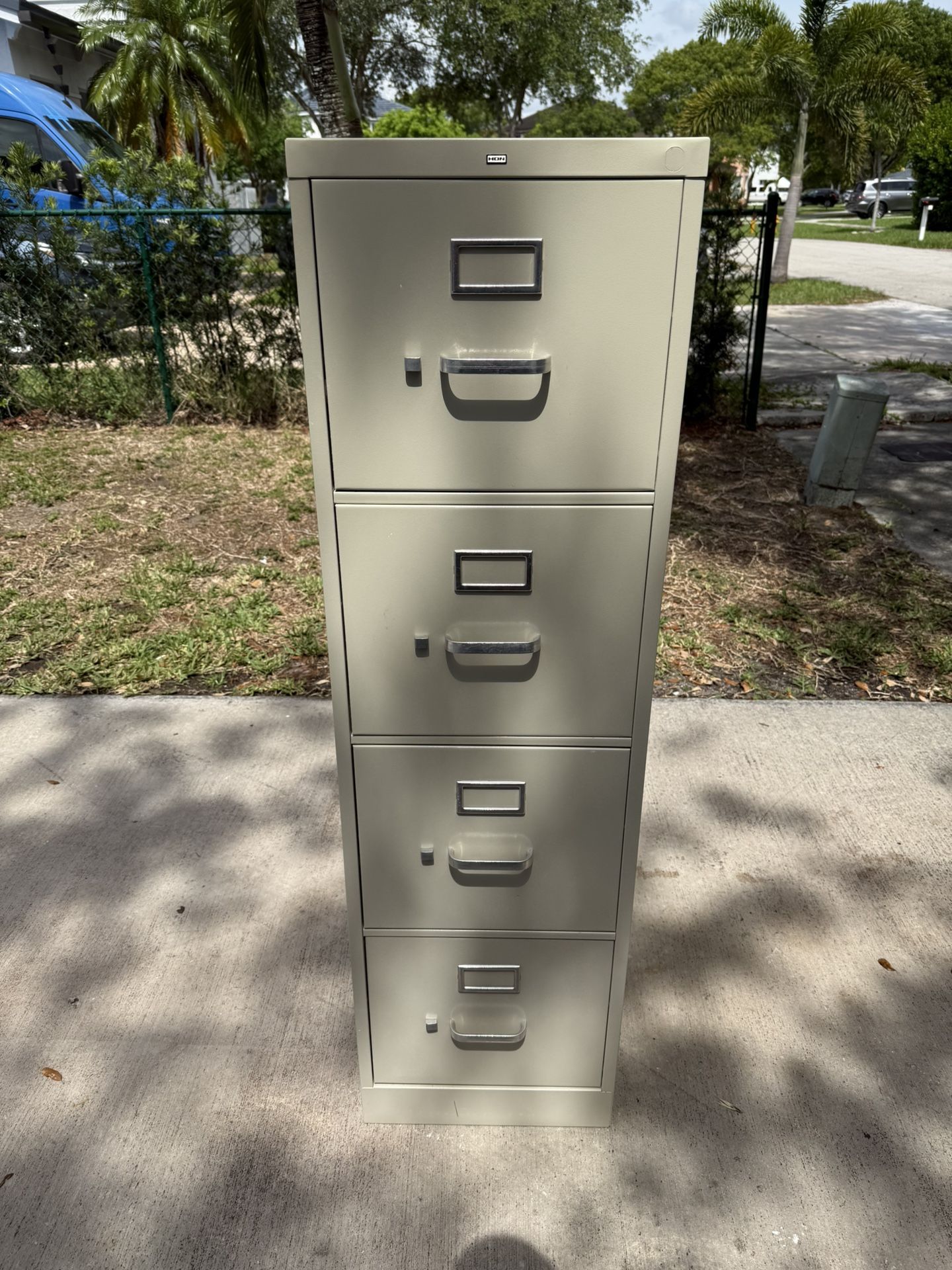 HON 4 drawer file cabinet 🗄️