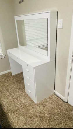 Vanity With Hollywood Lights