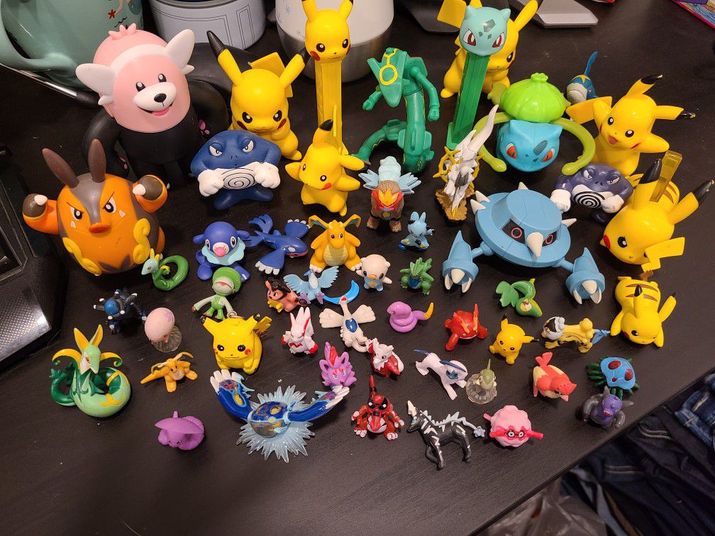 *Pending Sale*Pokemon Toy/Figurine Lot
